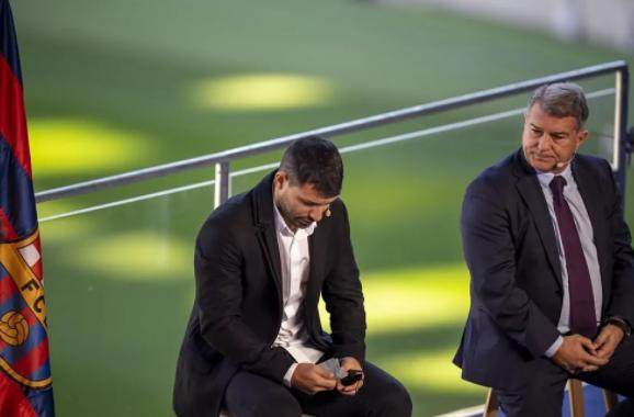 1639574643224020655.png 巴萨给阿圭罗体面的告别,是本赛季最精彩的进球