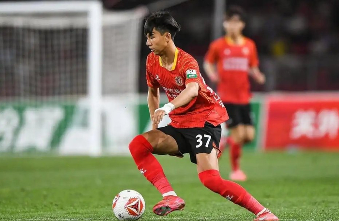 Kaiyun中国官网-英超青训再添中国锋线!18岁张家鸣身披9号,先外租后回归|伯恩利|塞尔维亚|U21|徐彬|梯队_新浪体育_新浪新闻