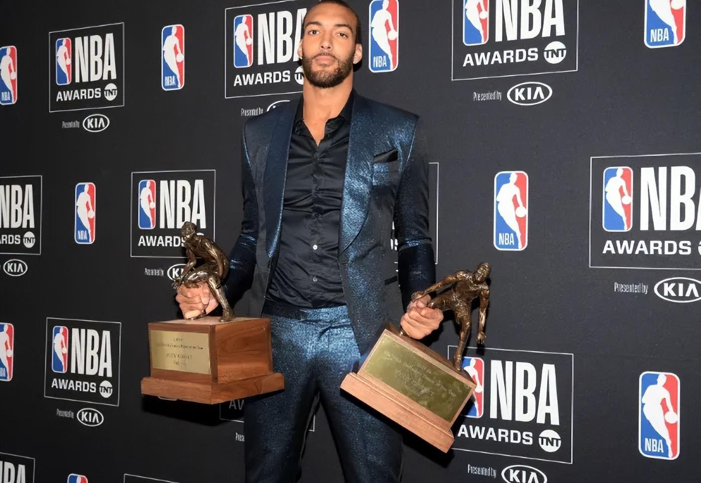 Kaiyun网页版-太离谱了！打26分钟得9分，正负值-38，球迷：DPOY被你弄成了笑话