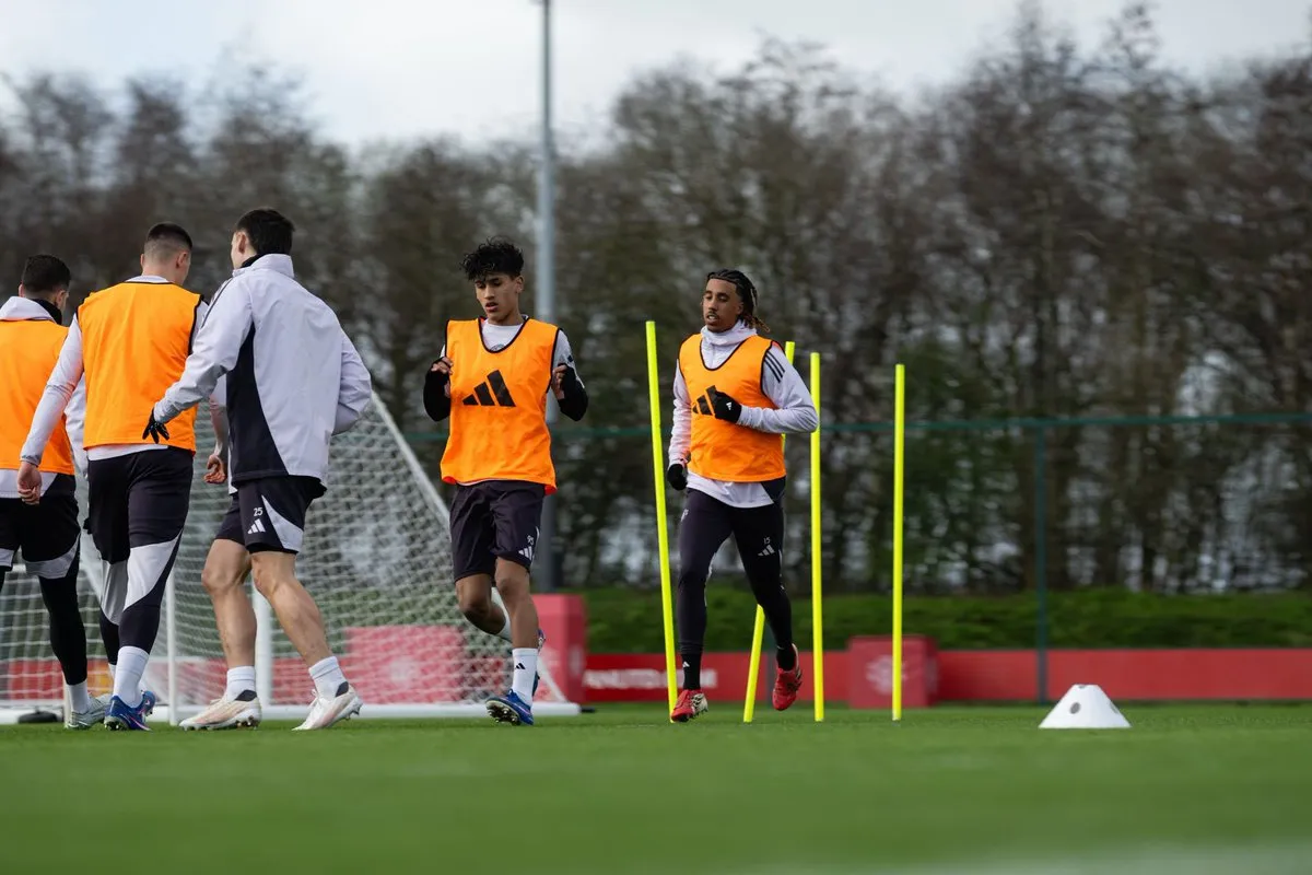 Kaiyun开云中国官网-记者:15岁前锋小将JJ加布里埃尔再次与曼联一线队一同训练