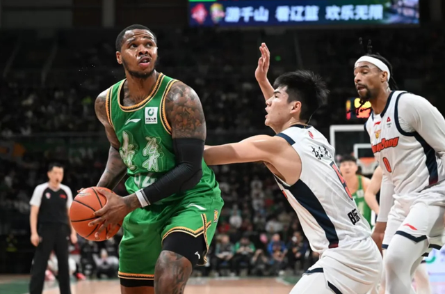 曝杨鸣卸任！辽宁男篮完成换帅，乌戈走马上任，冲击季后赛