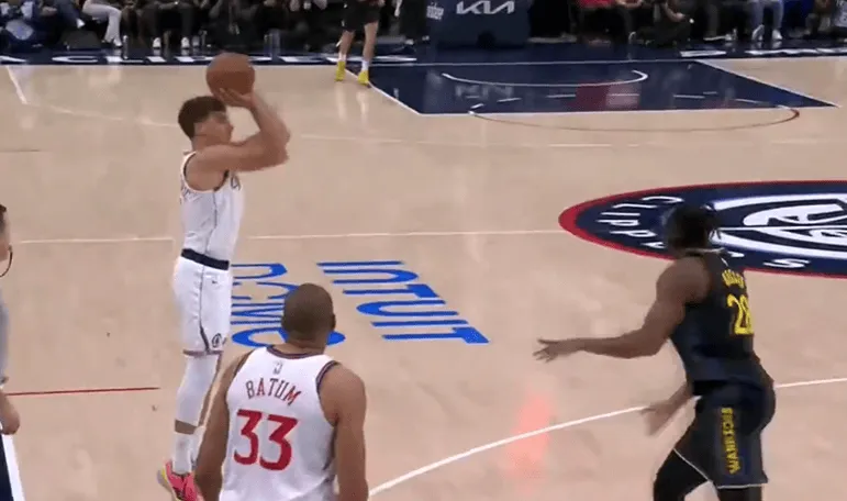 Kaiyun网页版-波格丹时隔一个月进入轮换,首节上来就在45度角命中三分