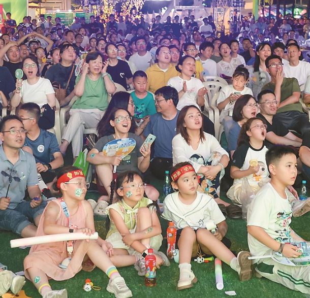 开云登录入口-天下文枢,享受狂欢—— “苏超”让南京另一面破壁而出|足球|江苏省城市足球联赛|江苏足球联赛|球迷|球员_新浪体育_新浪新闻