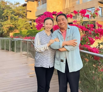 开云登录入口-75岁姜昆近况曝光，与46岁单身爱女相依为命，晚年日子太让人羡慕