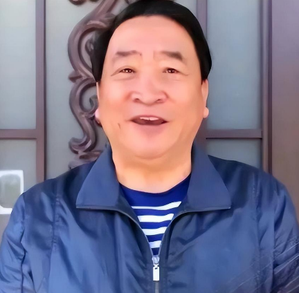 开云登录入口-75岁姜昆近况曝光，与46岁单身爱女相依为命，晚年日子太让人羡慕