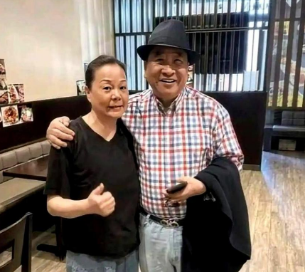 开云登录入口-75岁姜昆近况曝光，与46岁单身爱女相依为命，晚年日子太让人羡慕